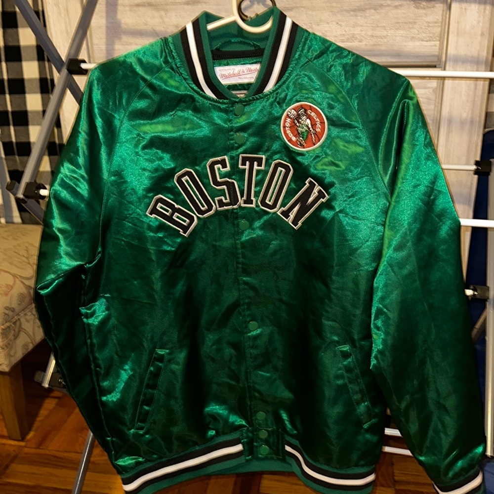 Mitchell & Ness Boston Celtics jacket EUC
